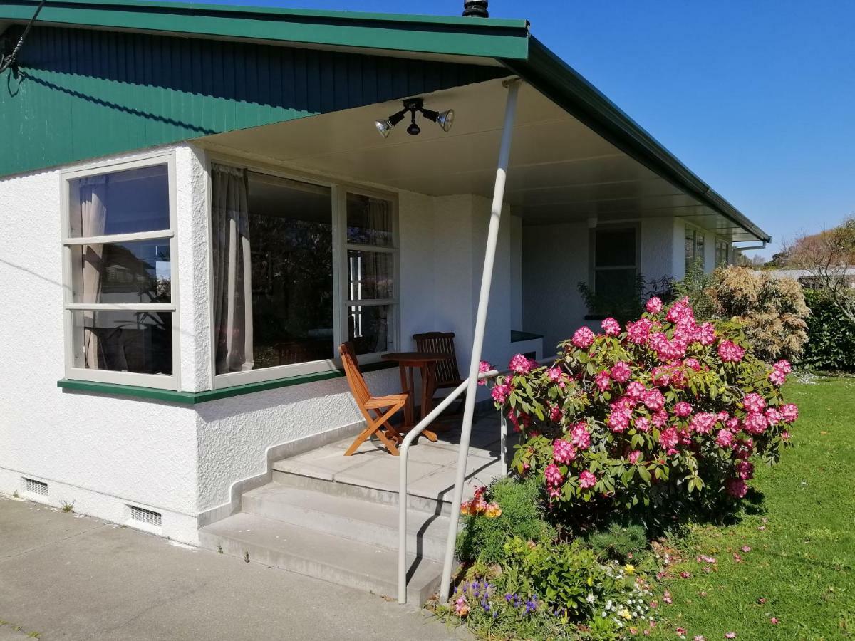 Super Central Cosy Greytown House With Garage Exterior photo